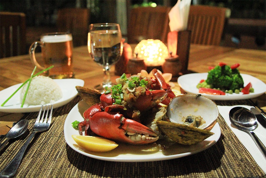  Surf Camp Resort Mentawai Islands Food Dinner Cuisine Mud Crab 850 x 567 
