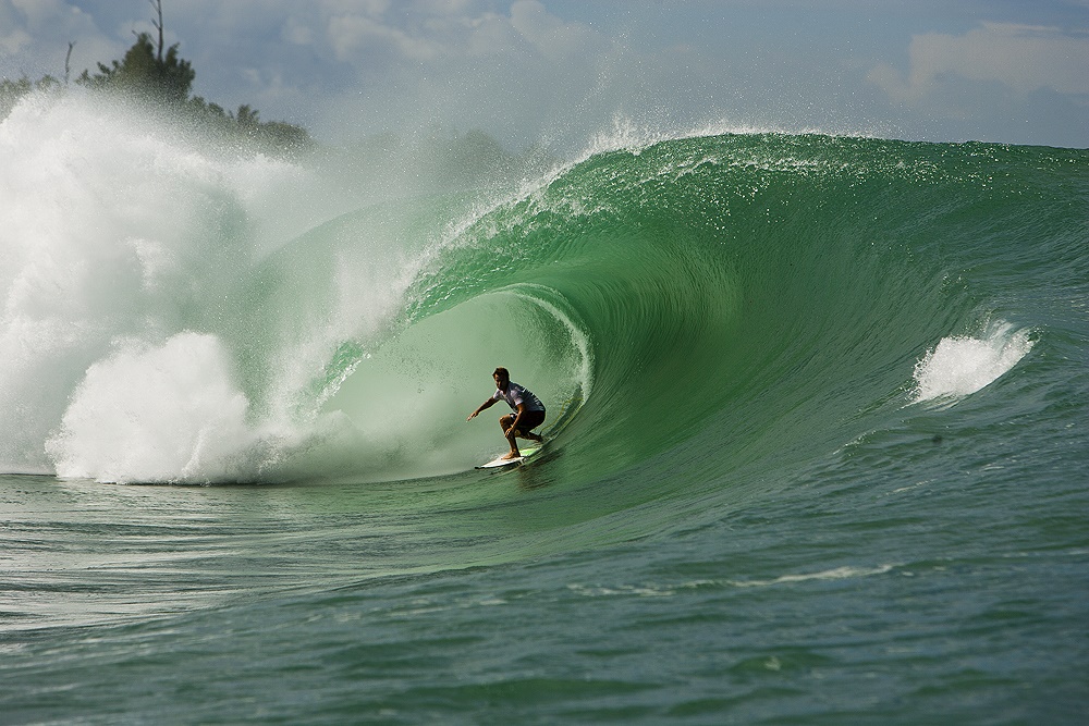 Surf Camp Resort Mentawai Islands Surf Wave Barrel 1000 x 667